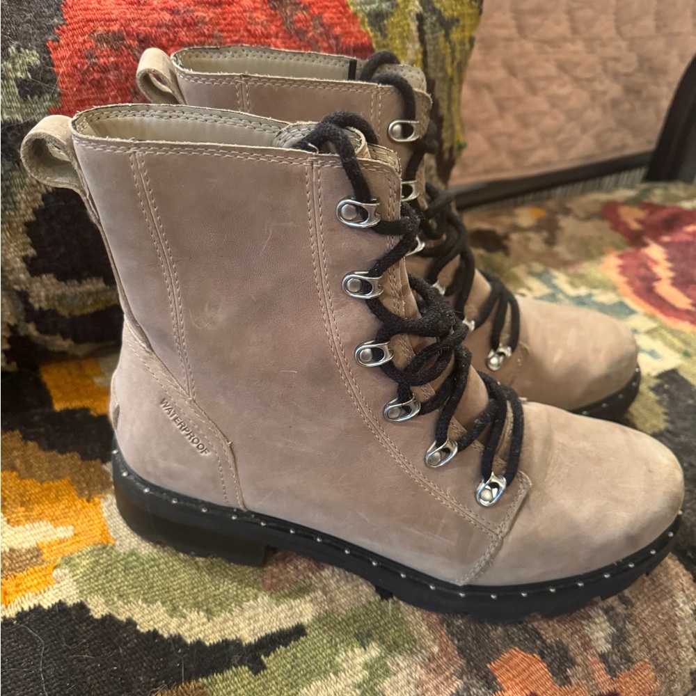 Sorel leather combat boots W 11